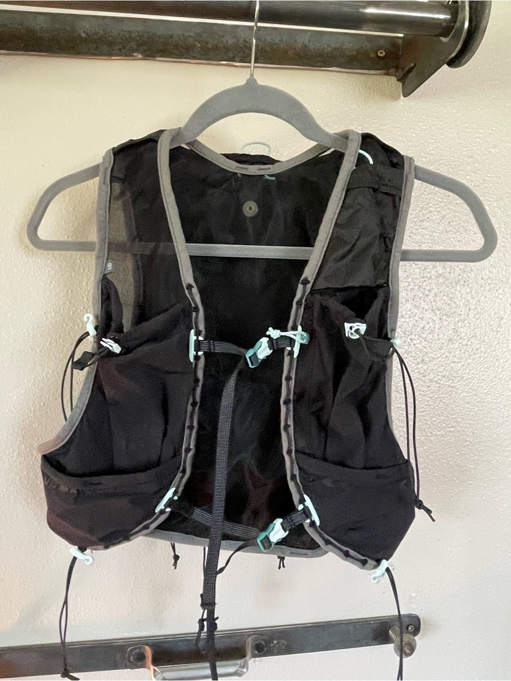 Ultimate Direction Ultra Vesta 6.0 Women’s Black Trail Running Vest Pack